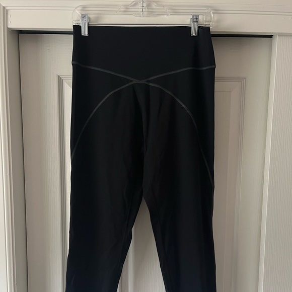 Offline by aerie Black Leggings with stitch detailing, size XL, 7/8 length - Picture 2 of 7